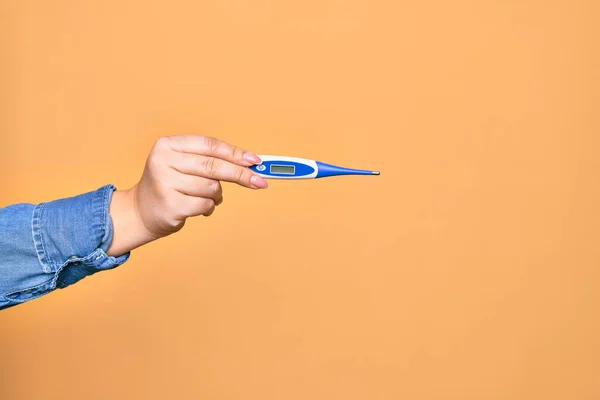 Hand Caucasian Young Woman Holding Digital Thermometer Isolated Yellow Background — Stock Photo, Image