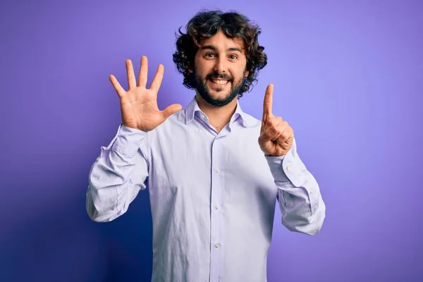 Jovem Homem Negócios Bonito Com Barba Vestindo Camisa Sobre Fundo — Fotografia de Stock