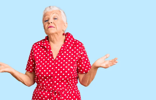 Senior Bella Donna Con Gli Occhi Azzurri Capelli Grigi Indossa — Foto Stock