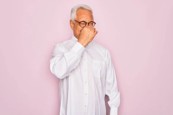 Middelbare Leeftijd Senior Grijsharige Man Met Een Bril Zakelijke Shirt — Stockfoto