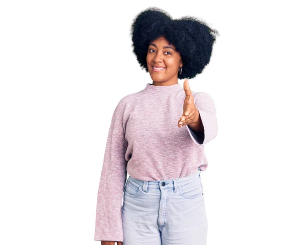 Young African American Girl Wearing Casual Clothes Smiling Friendly Offering — Stock Photo, Image