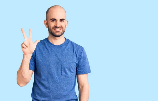 Jovem Homem Bonito Vestindo Camisa Casual Mostrando Apontando Para Cima — Fotografia de Stock