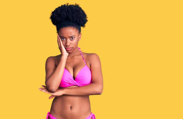 Joven Mujer Afroamericana Usando Bikini Pensando Que Cansada Aburrida Con —  Fotos de Stock