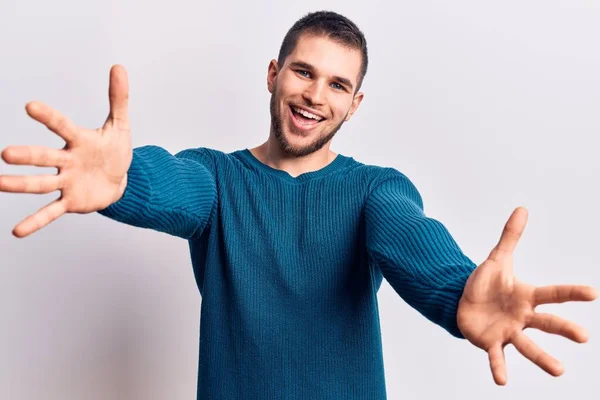 Young Handsome Man Wearing Casual Sweater Looking Camera Smiling Open — Stock Photo, Image