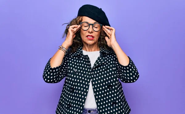 Moyen Âge Belle Femme Portant Une Veste Décontractée Béret Français — Photo