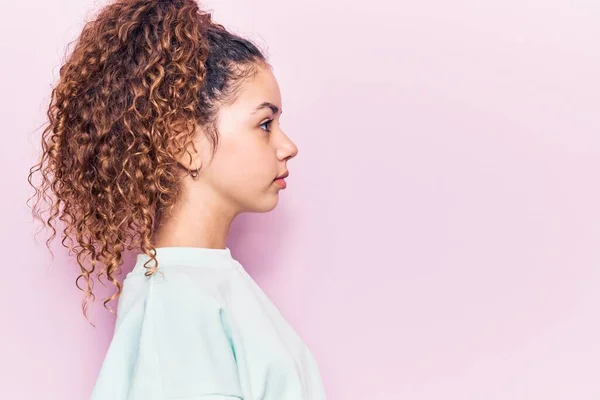 Beautiful Kid Girl Curly Hair Wearing Casual Clothes Looking Side — Stock Photo, Image