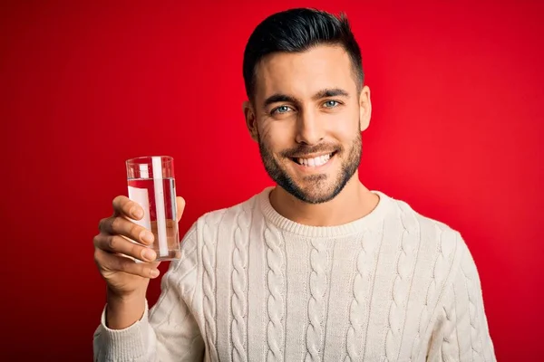 Giovane Bell Uomo Sorridente Felice Sicuro Piedi Con Sorriso Sul — Foto Stock