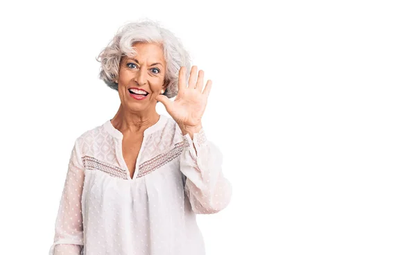 Senior Mujer Pelo Gris Con Ropa Casual Mostrando Apuntando Hacia — Foto de Stock