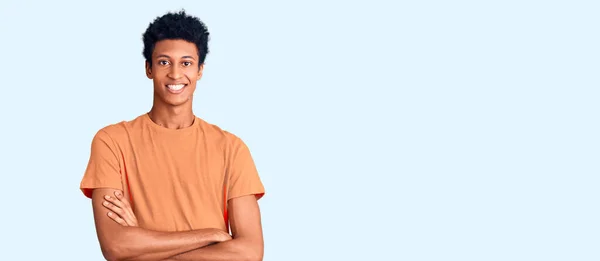 Joven Hombre Afroamericano Vistiendo Ropa Casual Cara Feliz Sonriendo Con — Foto de Stock