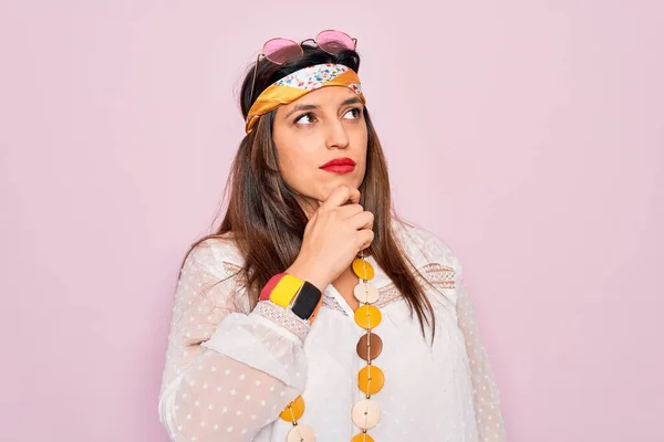 Mujer Hippie Hispana Joven Con Estilo Boho Moda Gafas Sol —  Fotos de Stock