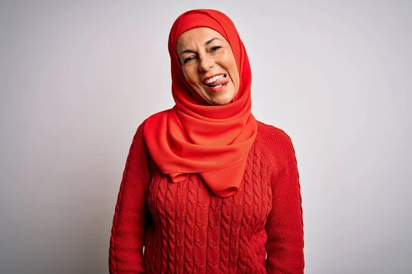Брюнетка Средних Лет Носила Мусульманский Традиционный Хиджаб Изолированном Белом Фоне — стоковое фото