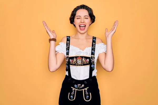 Ung Vacker Tysk Kvinna Med Blå Ögon Bär Traditionell Oktoberfest — Stockfoto