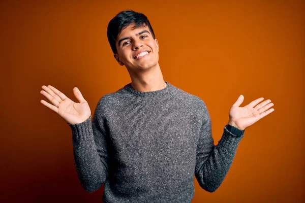 Giovane Bell Uomo Che Indossa Maglione Casual Piedi Sopra Isolato — Foto Stock