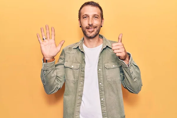 Young Handsome Man Wearing Casual Clothes Showing Pointing Fingers Number — Stock Photo, Image