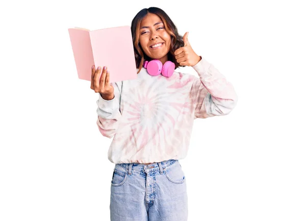 Young Beautiful Mixed Race Woman Reading Book Wearing Headphones Smiling — Stock Photo, Image