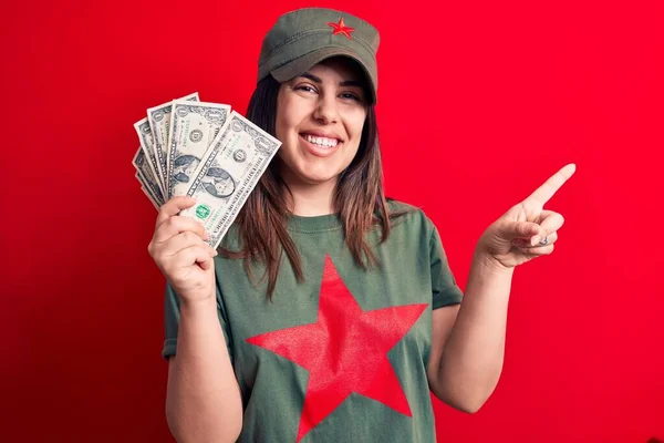 Vrouw Shirt Met Rode Ster Communistische Symbool Met Een Bos — Stockfoto