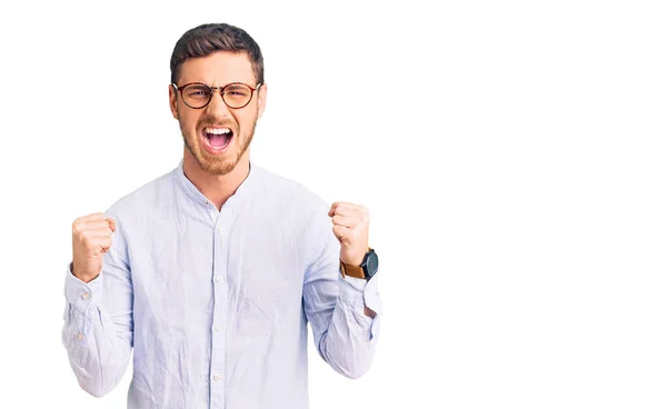 Bonito Jovem Com Urso Vestindo Elegante Camisa Negócios Óculos Irritado — Fotografia de Stock