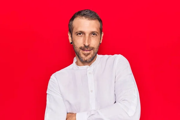 Homem Bonito Jovem Vestindo Roupas Casuais Rosto Feliz Sorrindo Com — Fotografia de Stock