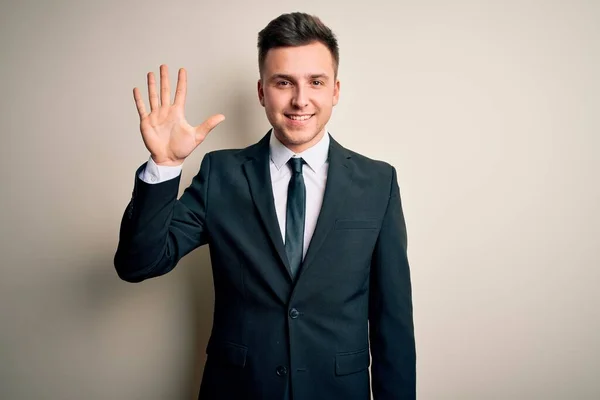 Junger Gutaussehender Geschäftsmann Der Eleganten Anzug Und Krawatte Über Isoliertem — Stockfoto