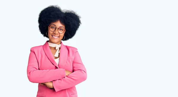 Giovane Ragazza Afroamericana Indossa Abiti Lavoro Occhiali Volto Felice Sorridente — Foto Stock