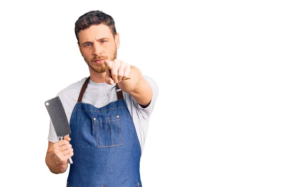 Handsome Young Man Bear Wearing Professional Apron Holding Knife Pointing — Stock Photo, Image