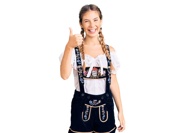 Vacker Kaukasiska Kvinna Med Blont Hår Bär Oktoberfest Traditionella Kläder — Stockfoto