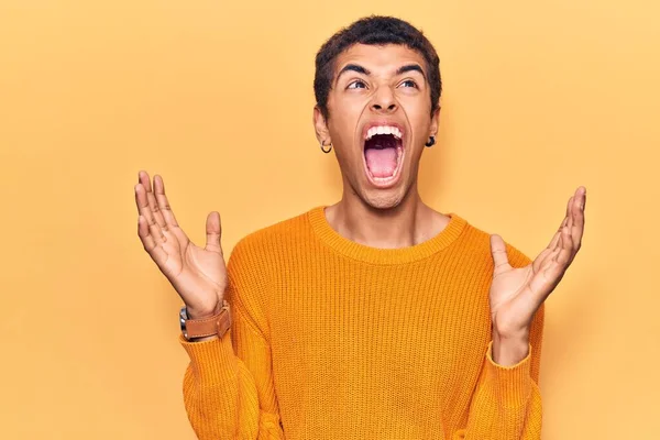 Jeune Homme Afro Américain Portant Des Vêtements Décontractés Fou Fou — Photo