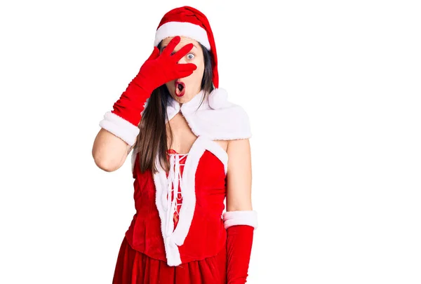 Jeune Belle Femme Caucasienne Portant Santa Claus Costume Peeking État — Photo