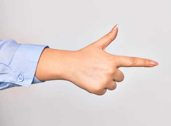Mão Jovem Empresária Caucasiana Fazendo Símbolo Arma Apontando Com Dedo — Fotografia de Stock