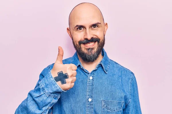 Young Handsome Man Wearing Casual Clothes Doing Happy Thumbs Gesture — Stock Photo, Image