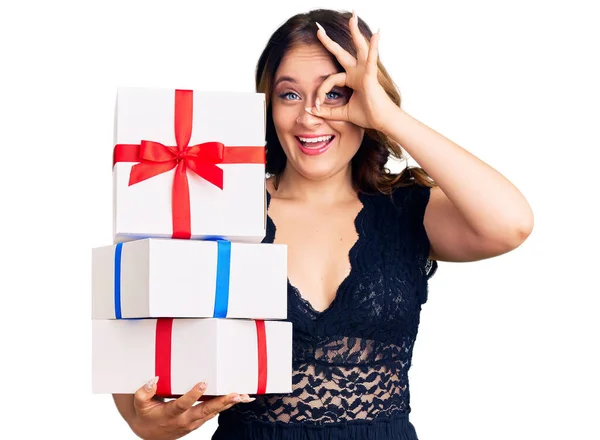 Young Beautiful Caucasian Woman Holding Gifts Smiling Happy Doing Sign — Stock Photo, Image