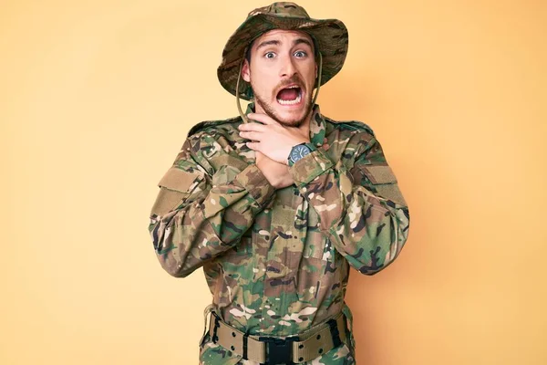 Young Caucasian Man Wearing Camouflage Army Uniform Shouting Suffocate Because — Stock Photo, Image