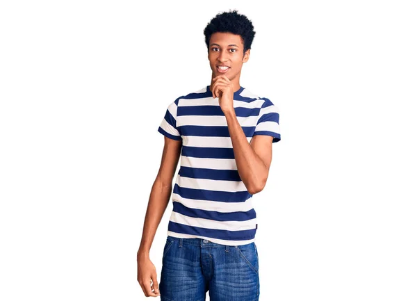 Young African American Man Wearing Casual Clothes Looking Confident Camera — Stock Photo, Image