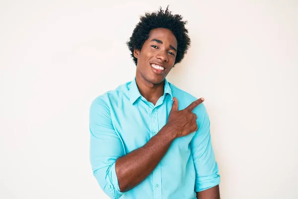 Handsome African American Man Afro Hair Wearing Casual Clothes Cheerful — Stock Photo, Image