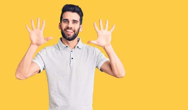 Joven Hombre Guapo Con Barba Usando Polo Casual Mostrando Apuntando —  Fotos de Stock