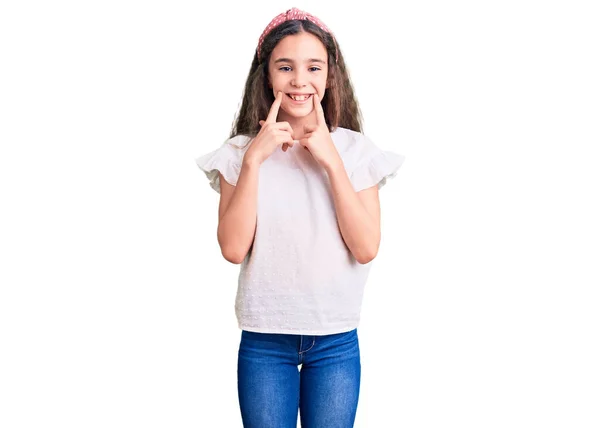 Menina Criança Hispânica Bonito Vestindo Casual Tshirt Branca Sorrindo Com — Fotografia de Stock