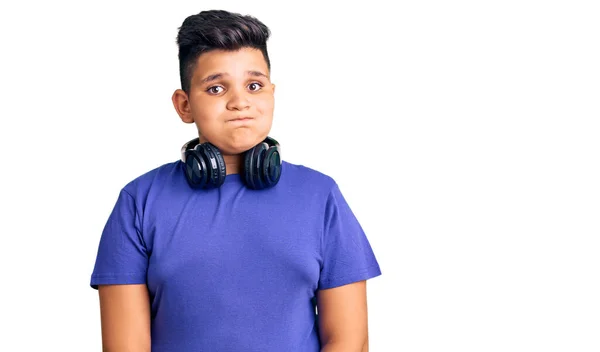 Kleiner Junge Der Musik Hört Mit Kopfhörern Die Mit Lustigem — Stockfoto