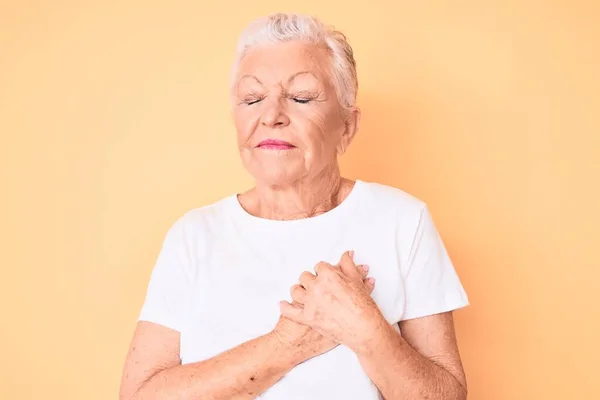 Senior Beautiful Woman Blue Eyes Grey Hair Wearing Classic White — Stock Photo, Image