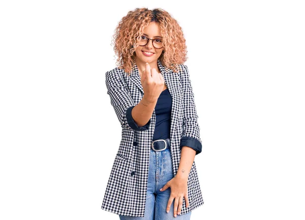 Young Blonde Woman Curly Hair Wearing Business Jacket Glasses Beckoning — Stock Photo, Image