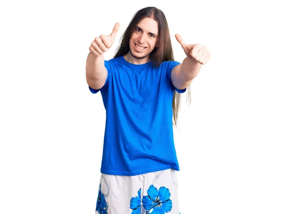 Junger Erwachsener Mann Mit Langen Haaren Badebekleidung Der Zustimmend Positive — Stockfoto