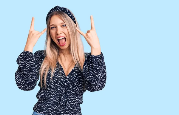 Young Beautiful Blonde Woman Wearing Casual Clothes Shouting Crazy Expression — Stock Photo, Image