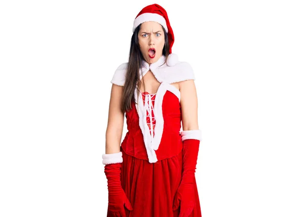 Jovem Bela Mulher Caucasiana Vestindo Traje Papai Noel Face Choque — Fotografia de Stock