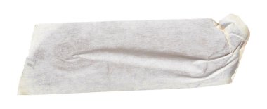 İzole edilmiş arkaplan üzerinde beyaz yapışkan kağıt bant, boş bağlanma ambalaj buruşuk yapıştırma etiketi