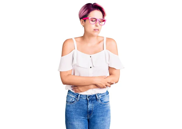 Joven Hermosa Mujer Con Pelo Rosa Con Ropa Casual Gafas — Foto de Stock