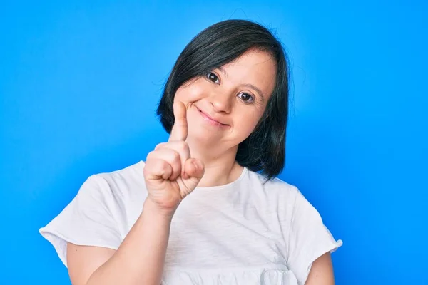 Brunette Woman Syndrome Wearing Casual Clothes Smiling Idea Question Pointing — Stock Photo, Image