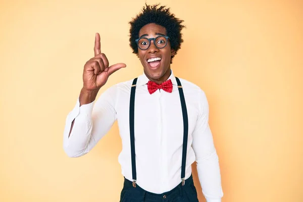 Bonito Homem Afro Americano Africano Com Cabelo Afro Vestindo Hipster — Fotografia de Stock