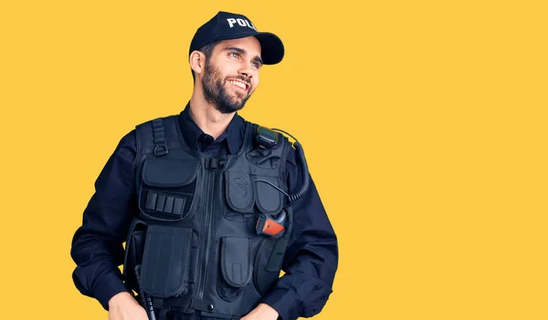 Giovane Bell Uomo Con Barba Che Indossa Uniforme Della Polizia — Foto Stock