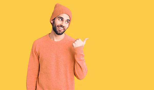 Young Handsome Man Beard Wearing Casual Sweater Wool Cap Smiling — Stock Photo, Image
