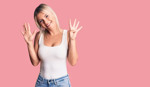 Young Beautiful Blonde Woman Wearing Casual Sleeveless Shirt Showing Pointing — Stock Photo, Image