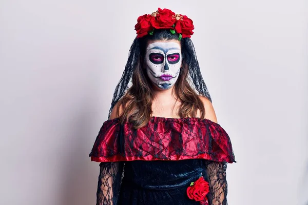 Ölü Kostümü Giymiş Genç Bir Kadın Depresif Üzüntülü Sinirli Korkmuş — Stok fotoğraf